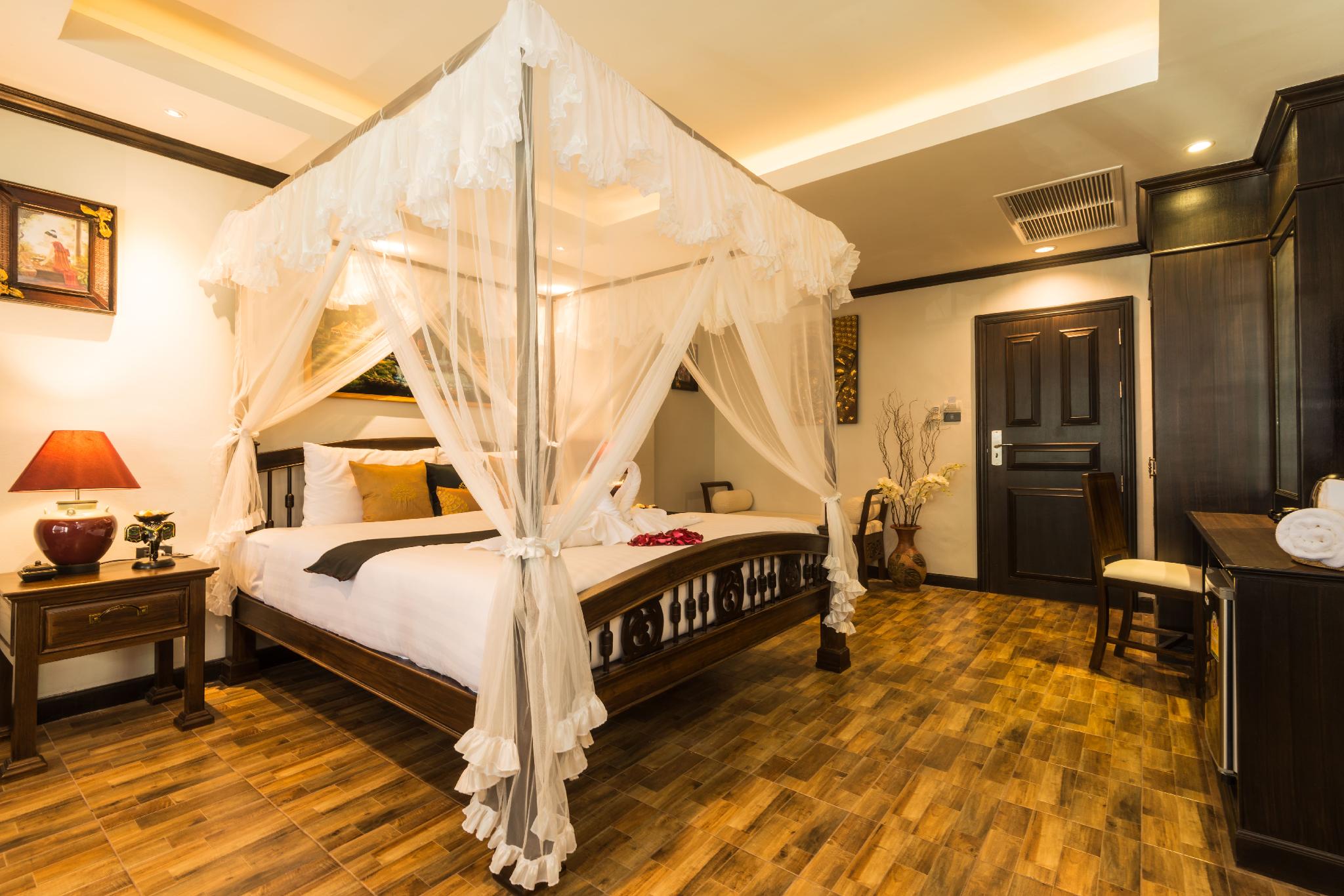 Tanawan Phuket Hotel - Tap to explore photos