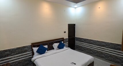 Radhe Krishna Guest House Room Type - Deluxe Ac Room 