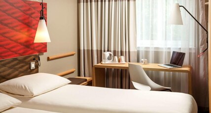 ibis London Stratford Room Type - Accessible Room with 2 single beds