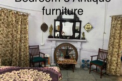 Moon Wind Private Room in 150 Years Old Bungalow