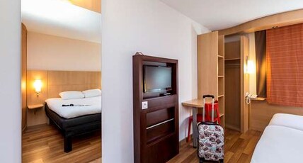 Ibis Sisteron Room Type - Standard Room with one double bed and one single bed