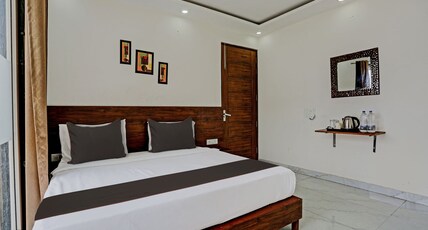 V rooms- Capital Stays Gurugram Room Type - City Nest@ Deluxe rooms