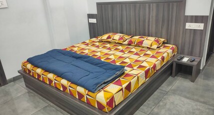 Shrivardhan Stay Homes Room Type - Deluxe AC Room 203