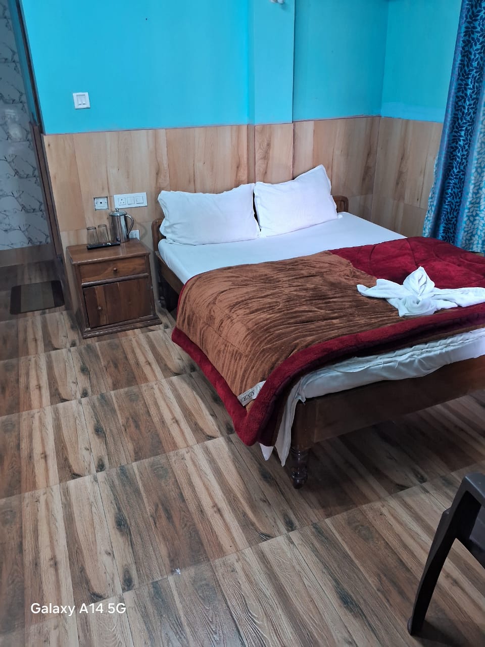 BLUE BIRD - Tap to explore photos