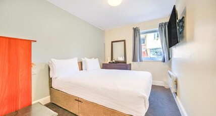 GO2 Gloucester Hotel by OYO Room Type - Deluxe Double Room