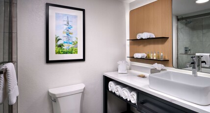 DoubleTree by Hilton Cocoa Beach - Oceanfront Room Type - 2 QN BLCNY W PRTL OCN VW