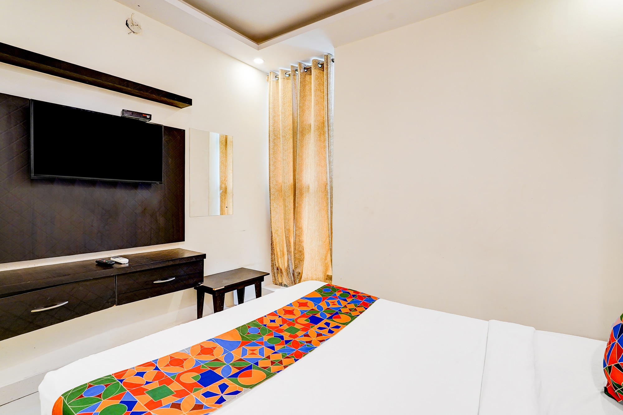 Via Royal Regalia Inn - Jayanagar - Tap to explore photos