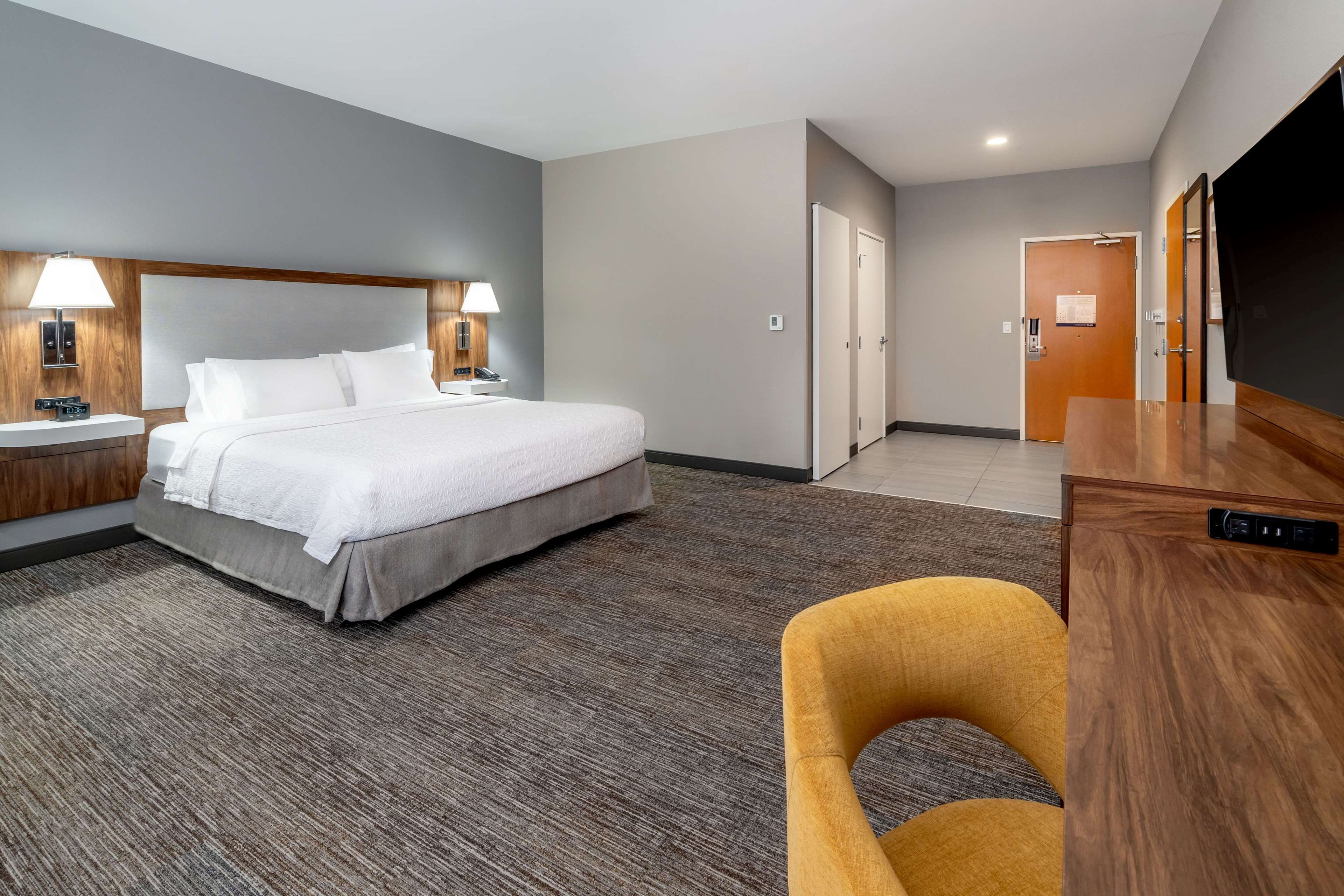 Hampton Inn by Hilton Mitchell - Tap to explore photos