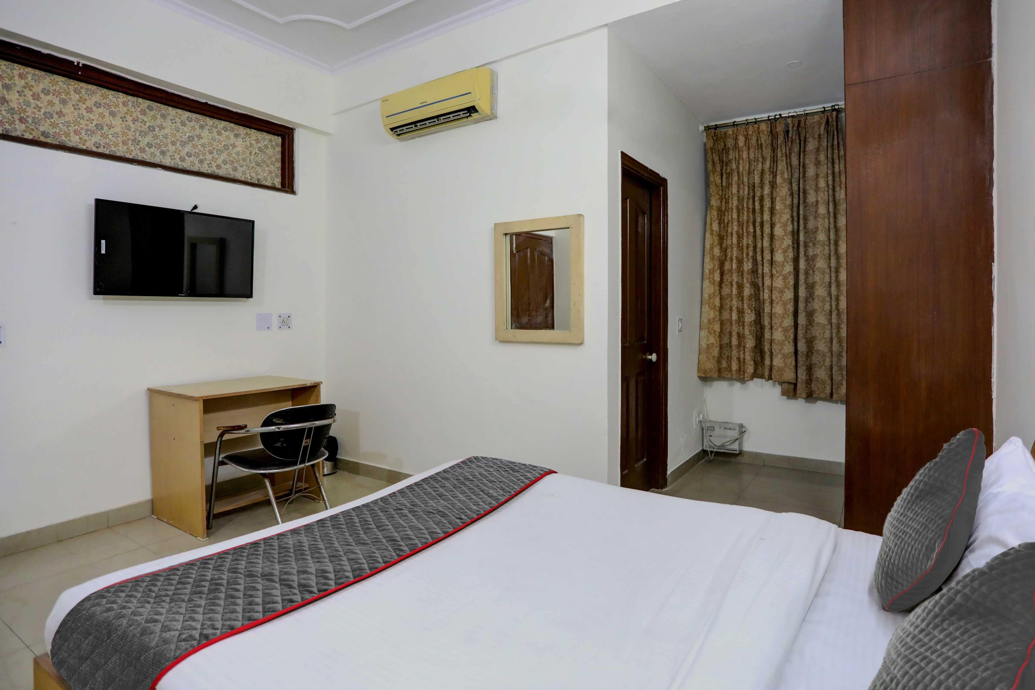 Hotel O Sunshine Near Iskcon Temple Noida - Tap to explore photos