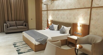 Lala Chhogmal JI Singhal Seva Sadan Room Type - Luxury Deluxe Suite Room