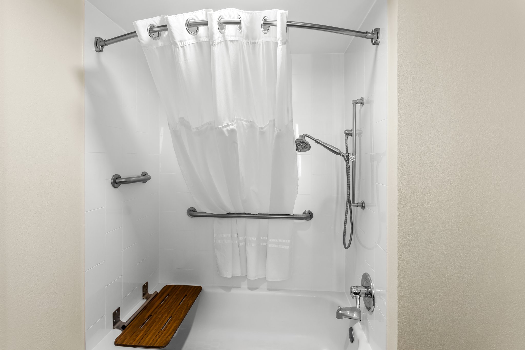 Holiday Inn Express Hotel & Suites Charleston-Southridge - Tap to explore photos