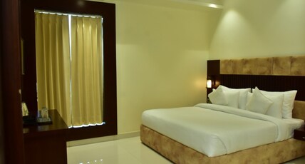 Hotel Pearl In (50m from Bikanervala) Room Type - Deluxe room