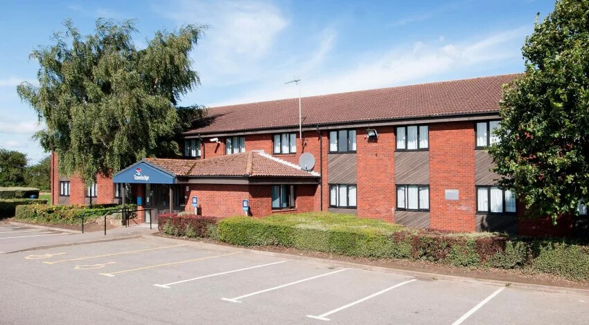 Travelodge Kings Lynn Long Sutton - Tap to explore photos