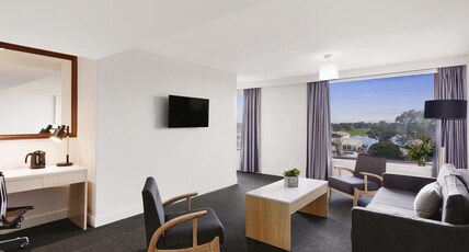 Mercure Melbourne Albert Park Room Type - Superior 1 Bedroom Suite 1 King Bed Lake View