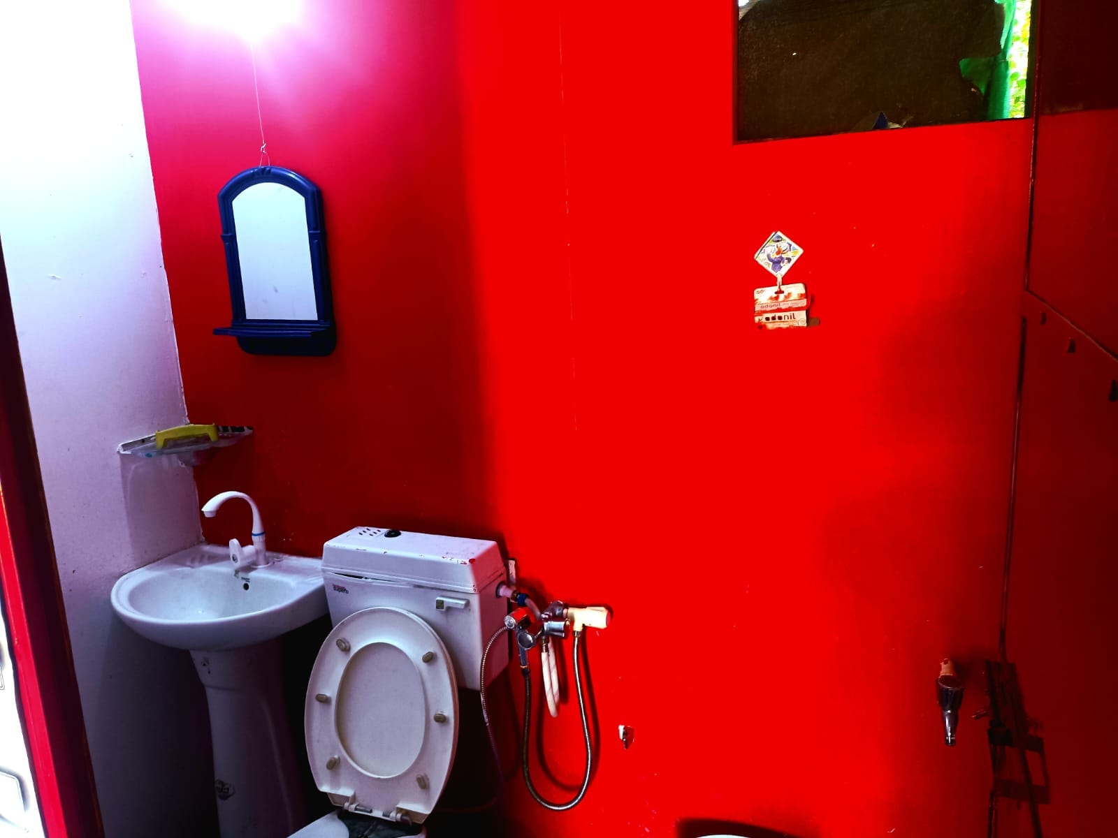 River Hills Cottage - Tap to explore photos