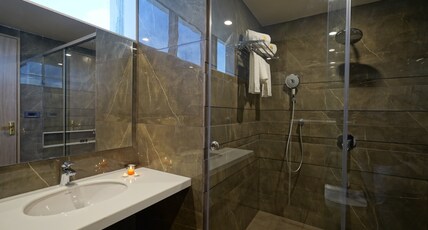 THE GALLERIA HOTEL Room Type - Standard Room