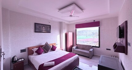 Bundeli Farm Resort & Banquet Room Type - Deluxe Room with Mountain View