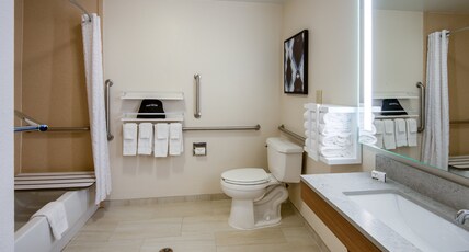 Candlewood Suites MANASSAS, an IHG hotel Room Type - 2 Dbl Studio Ste Comm Mobil Access Tub
