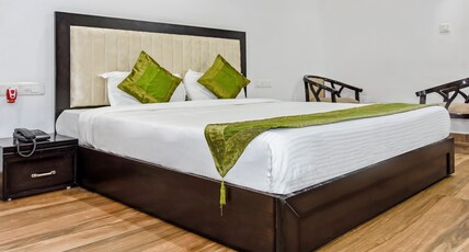 Treebo Red Petal Jalandhar Room Type - Deluxe Family Room