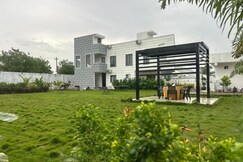 Ivy Nature Villa - Serene Farm Stay & Farm House in Moinabad