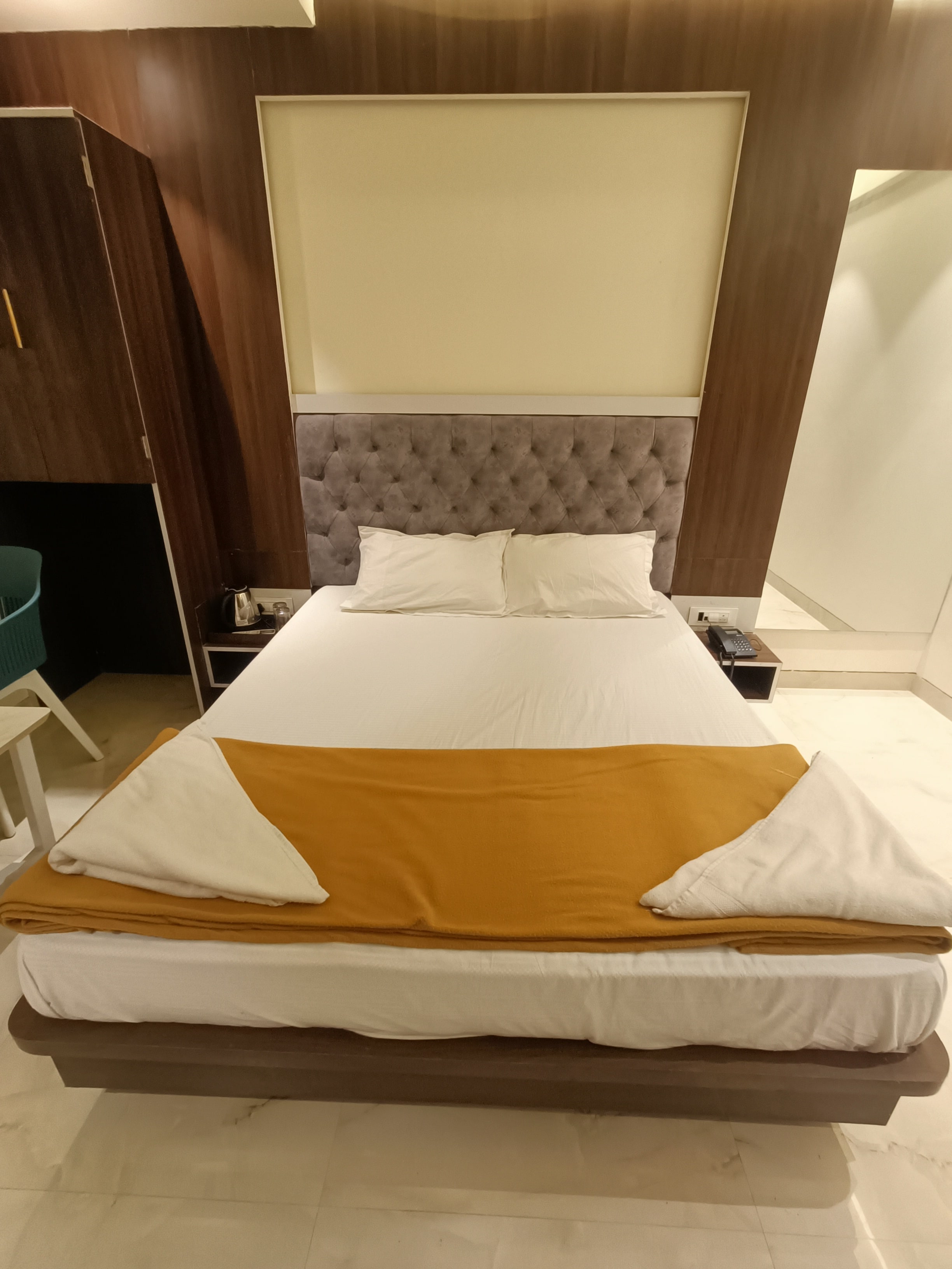 HOTEL TANISH LODGING AND BOARDING - Tap to explore photos