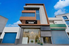 Super Townhouse Dashrathpuri Metro Formerly Elegant Palace