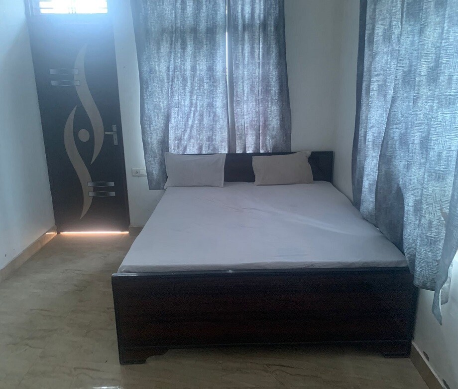 Pari Inn Guest House - Tap to explore photos
