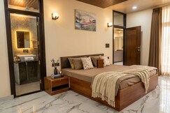 Green Palm Estate 5BR Private Pool Retreat