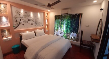 Upper Deck  Houseboats Room Type - Deluxe Room In Houseboat Ac time 8 pm to 6 am