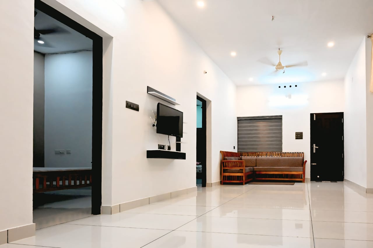 Elamkulam Penthouse 3BH - Tap to explore photos