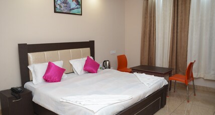 Hotel Kiran Sidcul Room Type - Deluxe Room - Double Bedroom