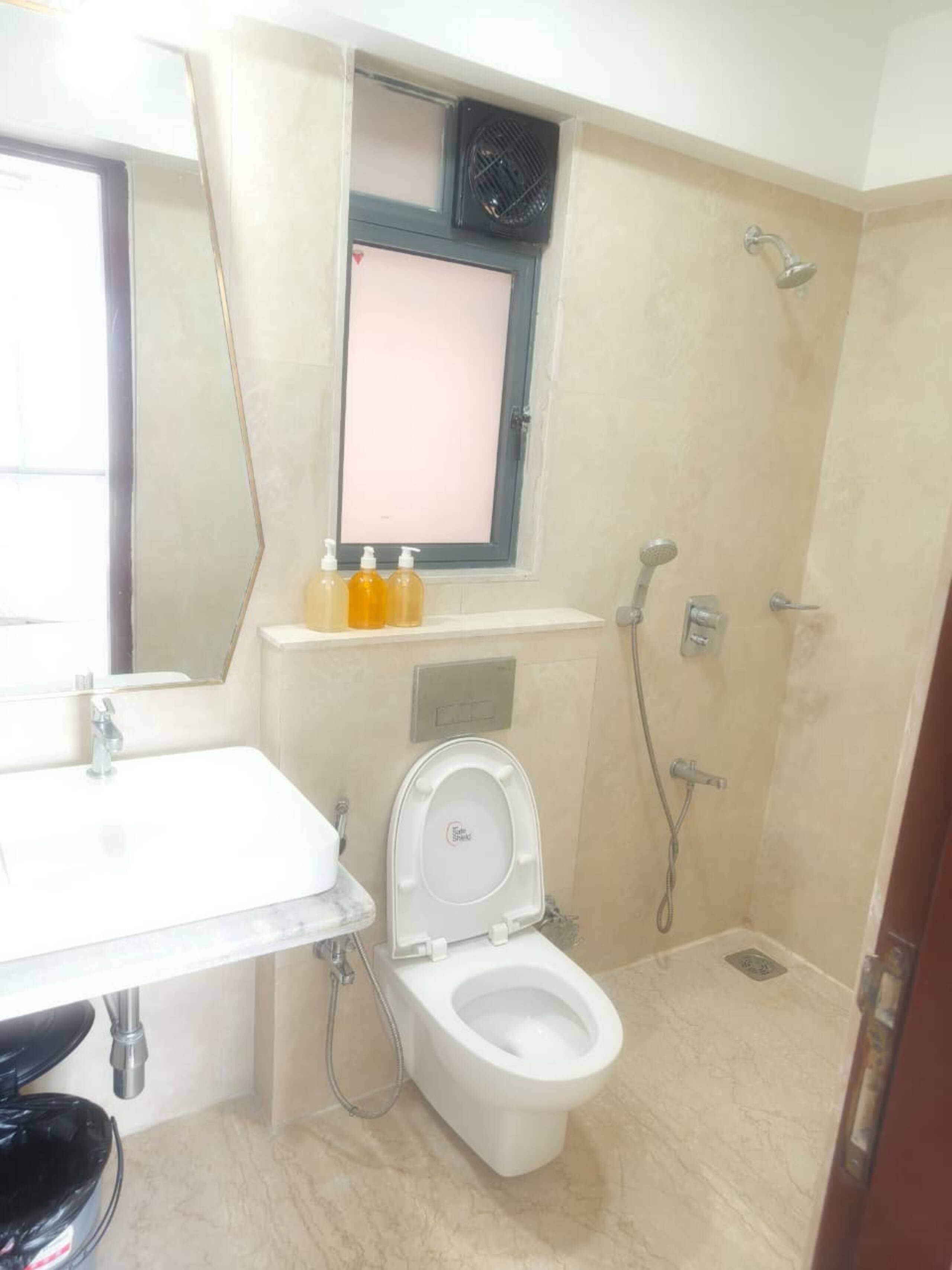 Marbella Studio near BKC Pool Wi Fi Kitchen - Tap to explore photos
