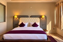 Spellmount - Himalayan View Infinity Pool Resort In Kausani