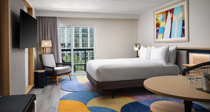 DoubleTree by Hilton Cocoa Beach - Oceanfront Room Type - 1QN BALC MOBHEAR ACC RISHW