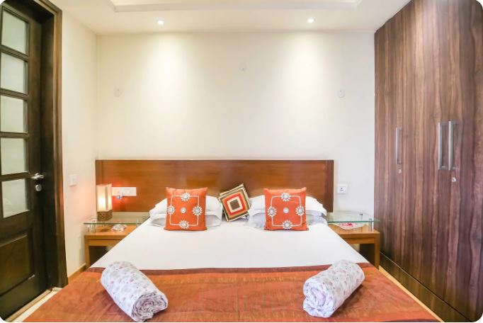 The Banyan Tree House - Tap to explore photos