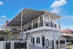 Hotel O near Mesjid Raya Sumatera Barat formerly Sachila Residence