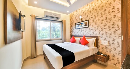 Hotel Golden Feather Room Type - Deluxe Double Room