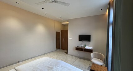 Hari Leela Fort View Palace Room Type - Deluxe Room Without Window