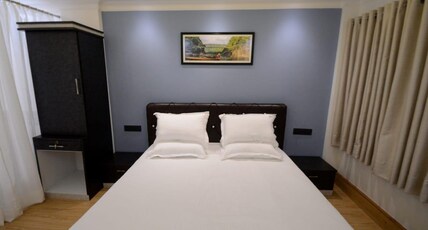 PHIDA Guest House & Homestay Room Type - Suite Room With Balcony