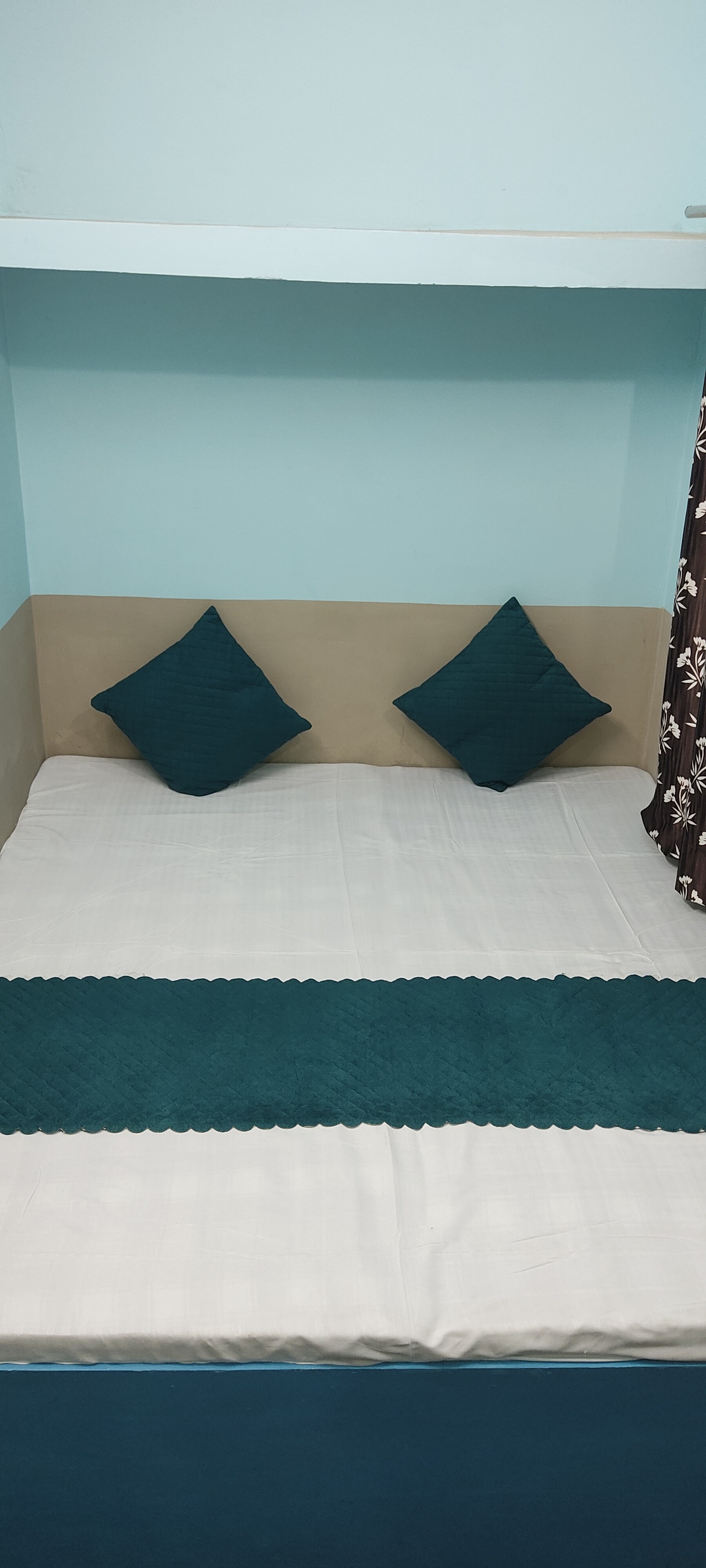 Tirupati balaji home stay - Tap to explore photos