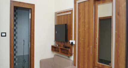 Hotel Sai Palace Room Type - Premium Room