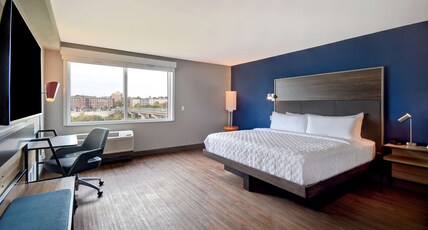 Tru by Hilton Manchester Downtown Room Type - 1 KING ACCESSIBLE TUB