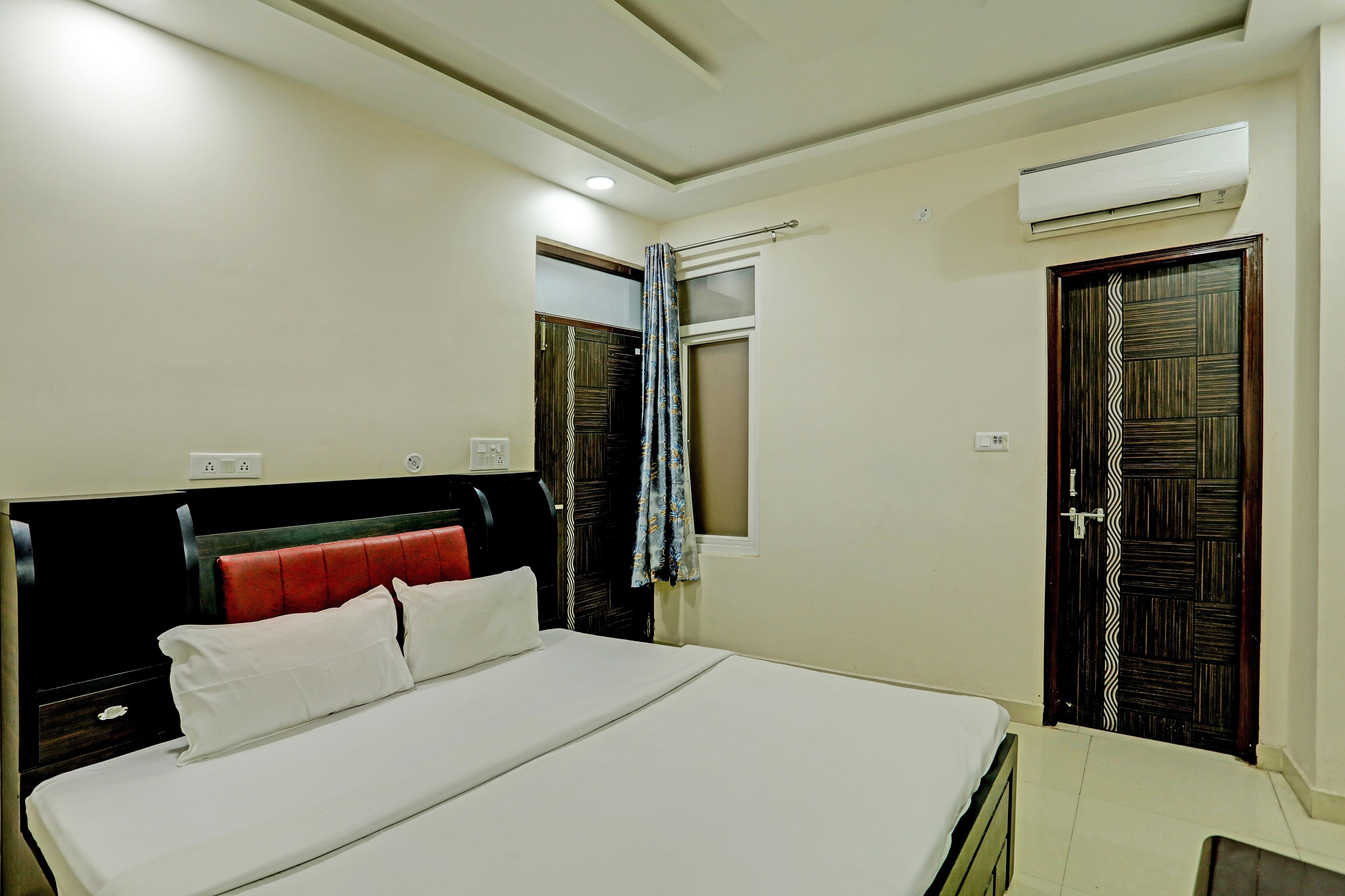 Hotel O Solam Inn - Tap to explore photos