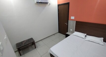 Hiramani Hotel & Restaurant Room Type - Deluxe Double Room