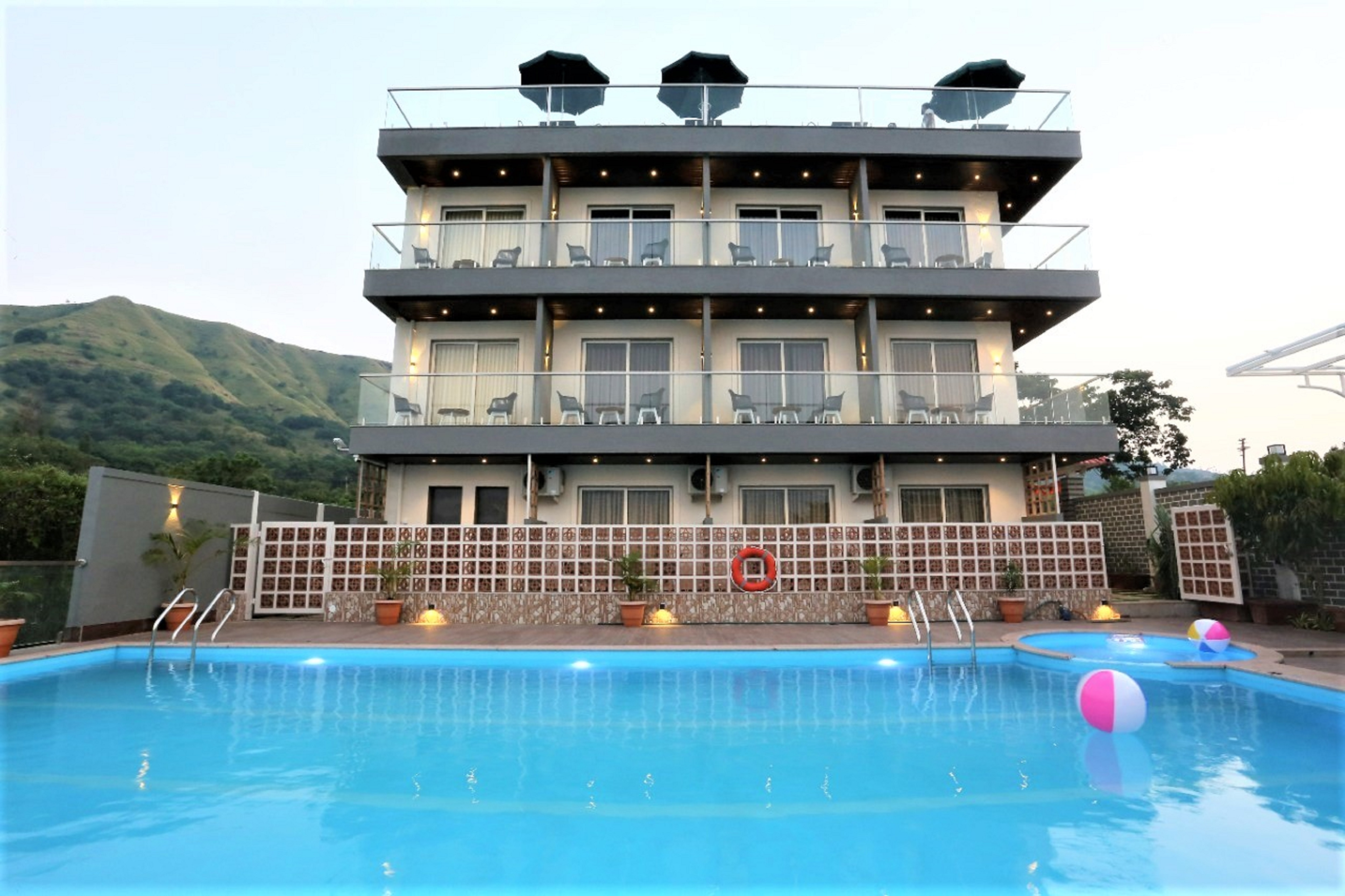 Nakshatra Resort - A Luxury Dam View Dhom Dam - Tap to explore photos