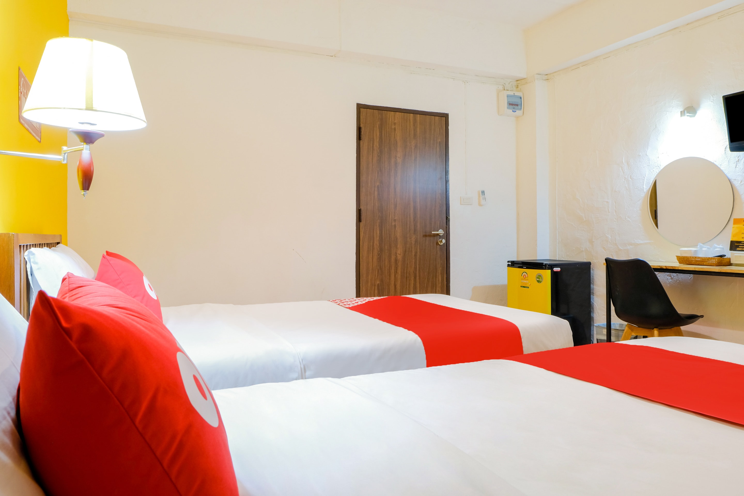 OYO 252 Isleep Guesthouse - Tap to explore photos