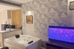 Studio with private jacuzzi