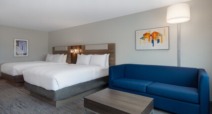Holiday Inn Express & Suites OSCODA Room Type - 2 Queen Suite Lake View Single Sofa Bed