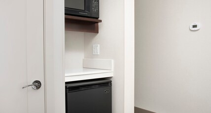 Holiday Inn Express Puyallup Room Type - 2 Queen Standard