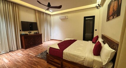 Ranthambhore Bunglow Room Type - Premium Bedroom 1     